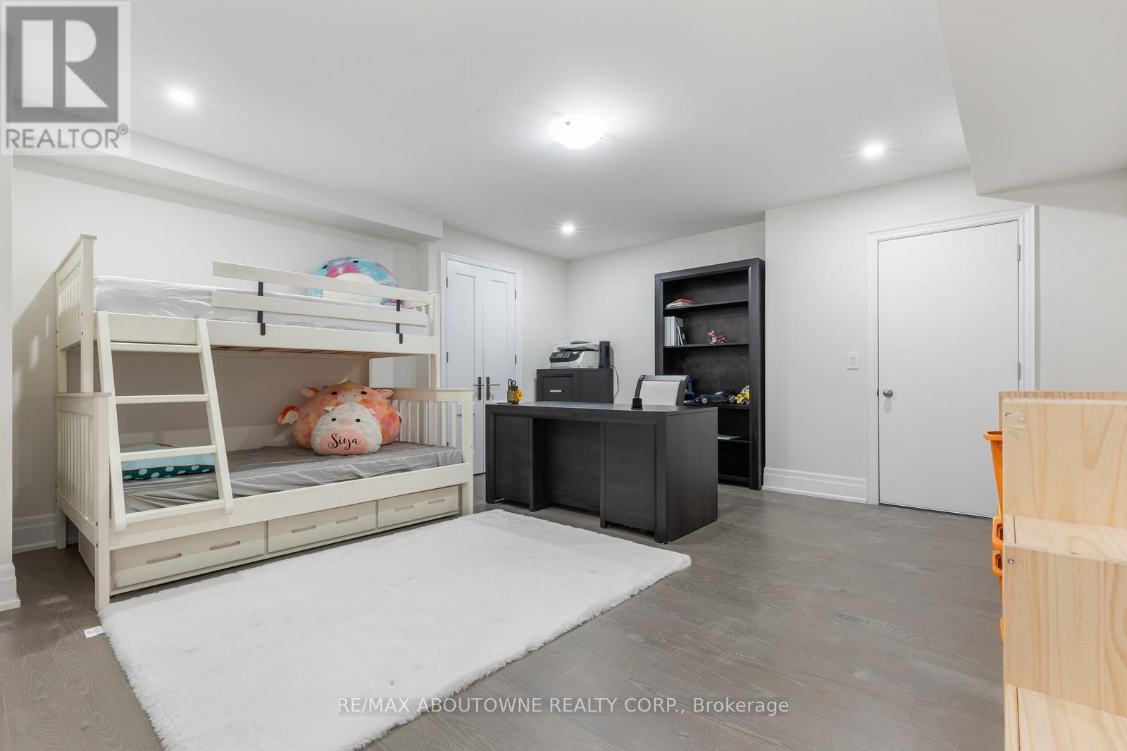 












1217 IRONBRIDGE ROAD

,
Oakville (GA Glen Abbey),




Ontario
L6M5M5

