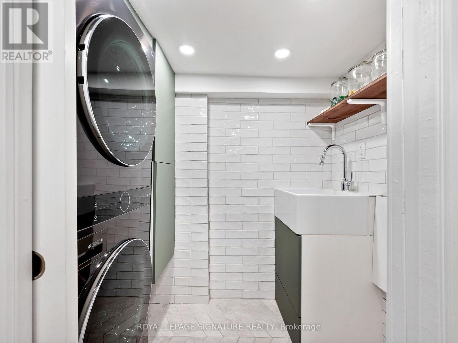 












1445 ISLINGTON AVENUE

,
Toronto (Edenbridge-Humber Valley),




Ontario
M9A3K8

