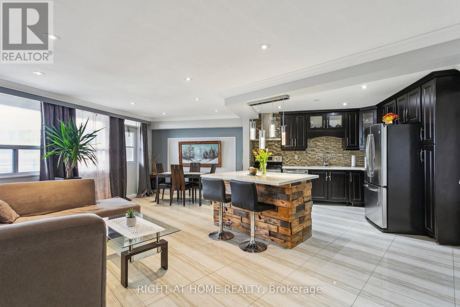 












1616 - 451 THE WEST MALL

,
Toronto (Etobicoke West Mall),




Ontario
M9C1G1

