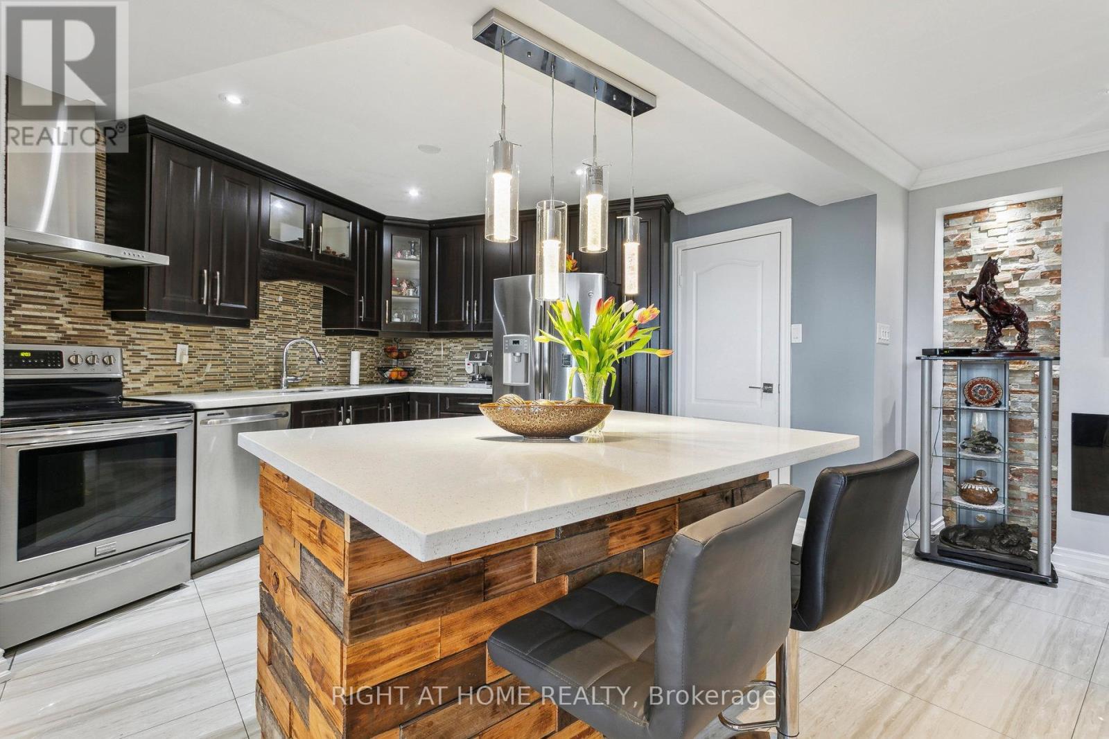 












1616 - 451 THE WEST MALL

,
Toronto (Etobicoke West Mall),




Ontario
M9C1G1


