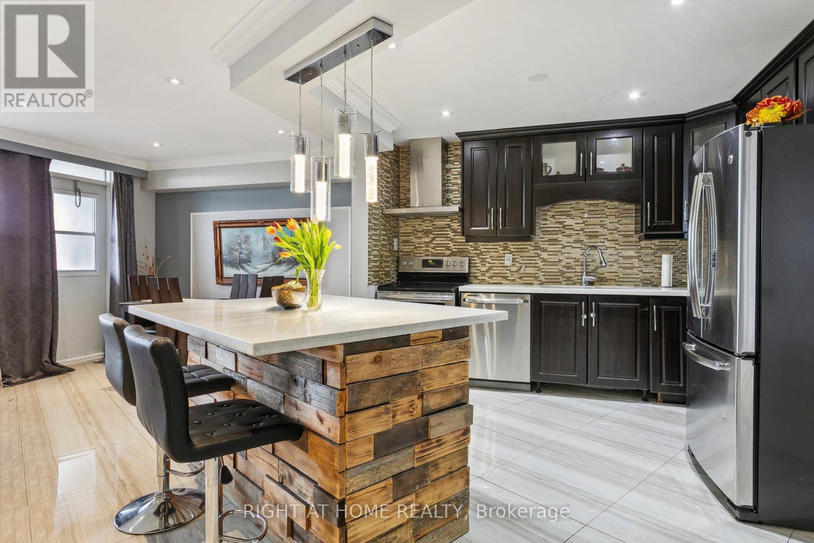 












1616 - 451 THE WEST MALL

,
Toronto (Etobicoke West Mall),




Ontario
M9C1G1

