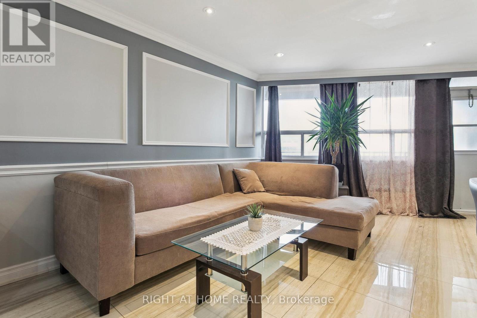 












1616 - 451 THE WEST MALL

,
Toronto (Etobicoke West Mall),




Ontario
M9C1G1

