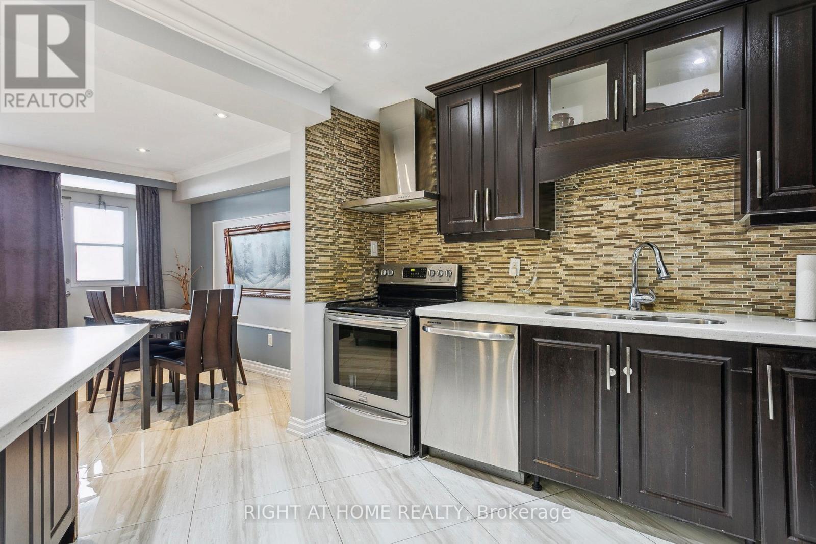 












1616 - 451 THE WEST MALL

,
Toronto (Etobicoke West Mall),




Ontario
M9C1G1

