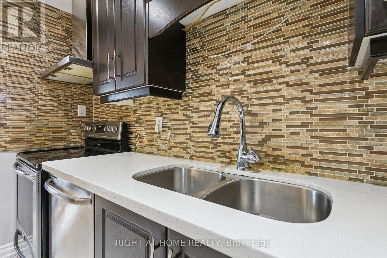 












1616 - 451 THE WEST MALL

,
Toronto (Etobicoke West Mall),




Ontario
M9C1G1

