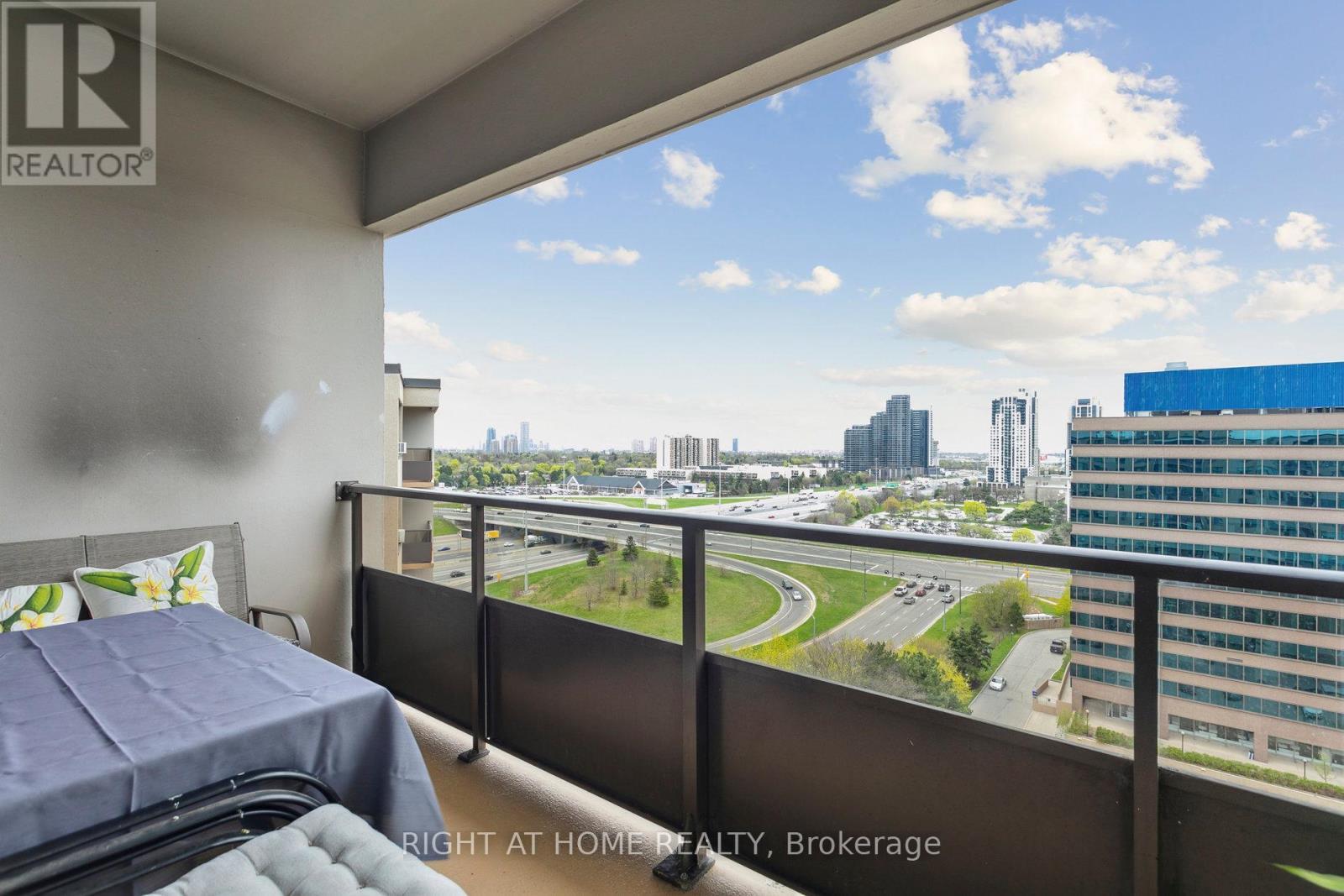 












1616 - 451 THE WEST MALL

,
Toronto (Etobicoke West Mall),




Ontario
M9C1G1

