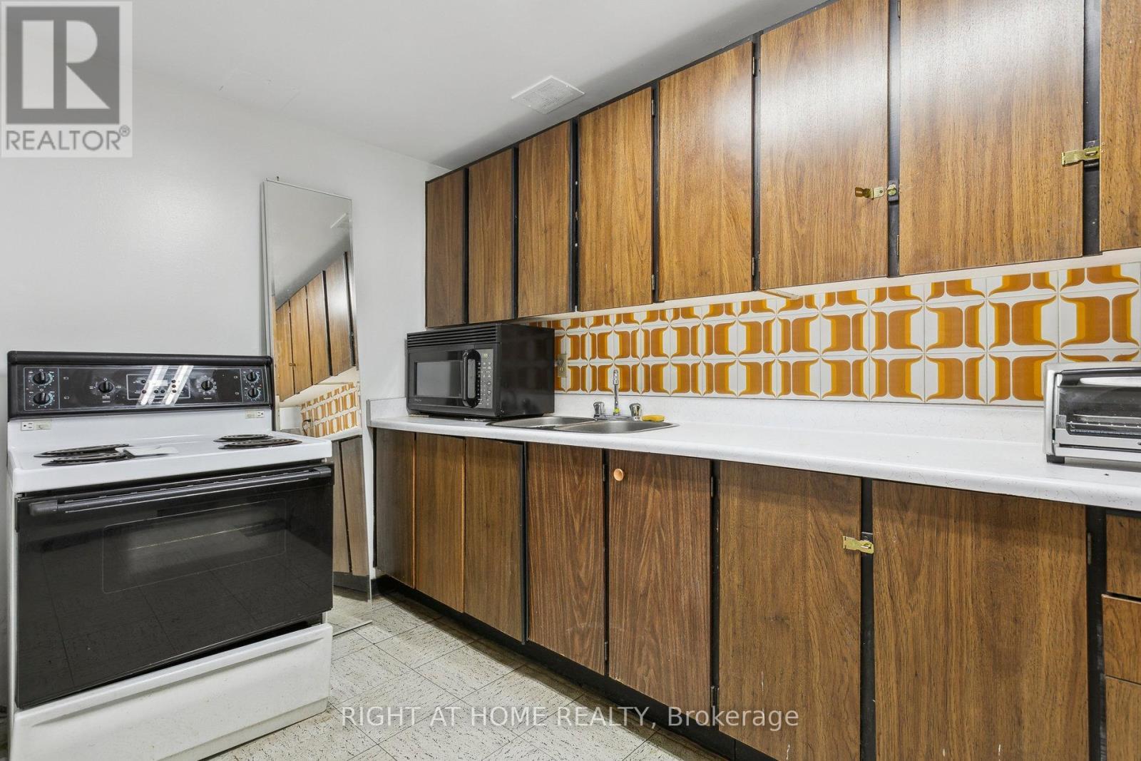 












1616 - 451 THE WEST MALL

,
Toronto (Etobicoke West Mall),




Ontario
M9C1G1


