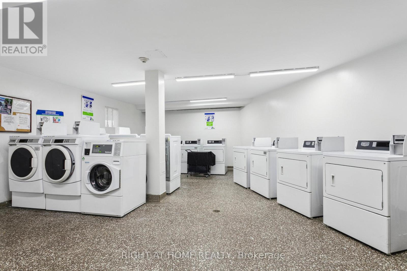 












1616 - 451 THE WEST MALL

,
Toronto (Etobicoke West Mall),




Ontario
M9C1G1

