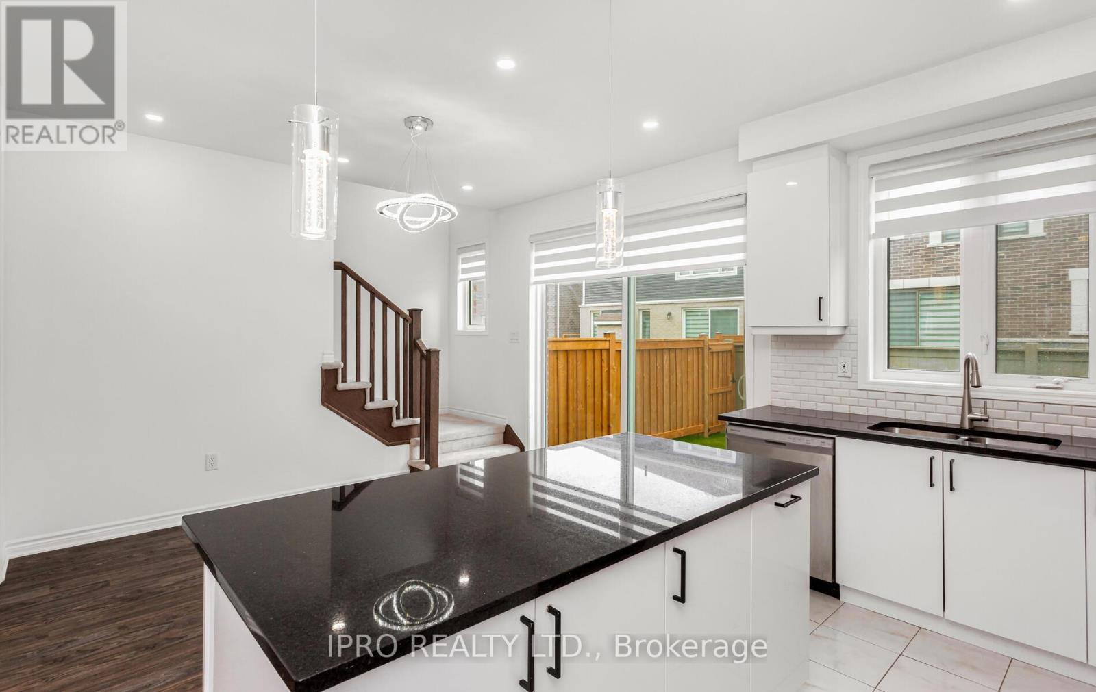 












539 BELLFLOWER COURT

,
Milton (MI Rural Milton),




Ontario
L9T1W5

