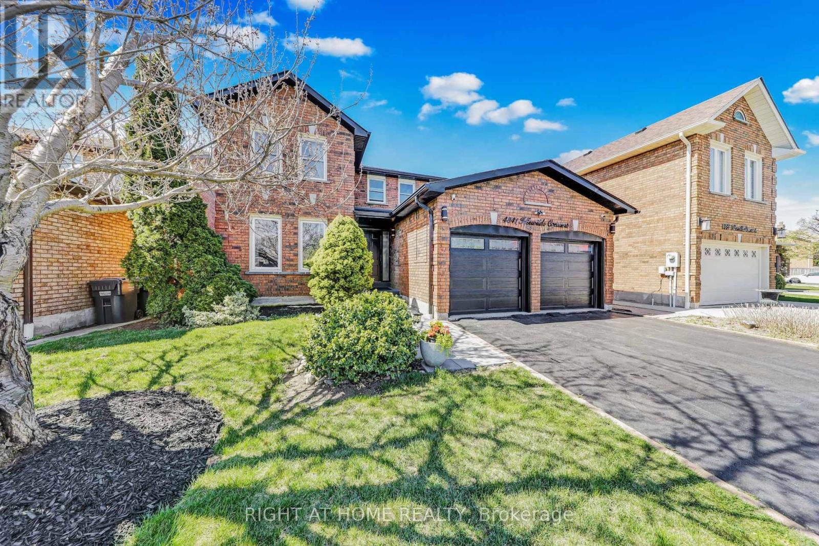 












4341 IDLEWILDE CRESCENT

,
Mississauga (Central Erin Mills),




Ontario
L5M4E2

