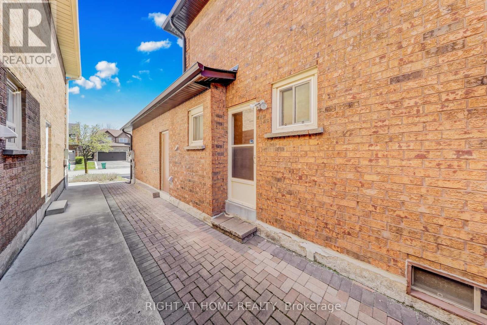 












4341 IDLEWILDE CRESCENT

,
Mississauga (Central Erin Mills),




Ontario
L5M4E2

