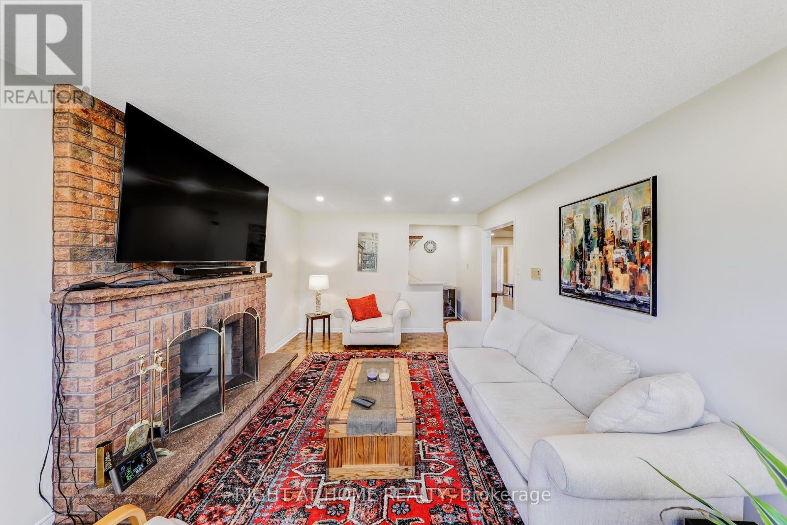 












4341 IDLEWILDE CRESCENT

,
Mississauga (Central Erin Mills),




Ontario
L5M4E2

