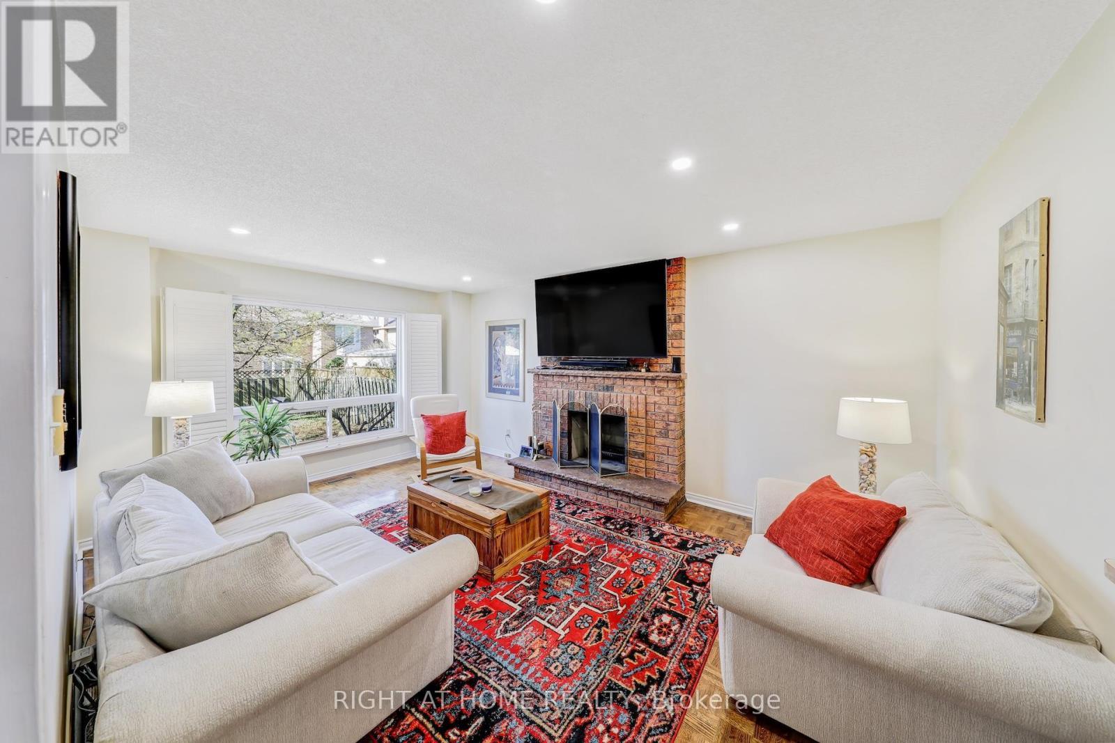 












4341 IDLEWILDE CRESCENT

,
Mississauga (Central Erin Mills),




Ontario
L5M4E2

