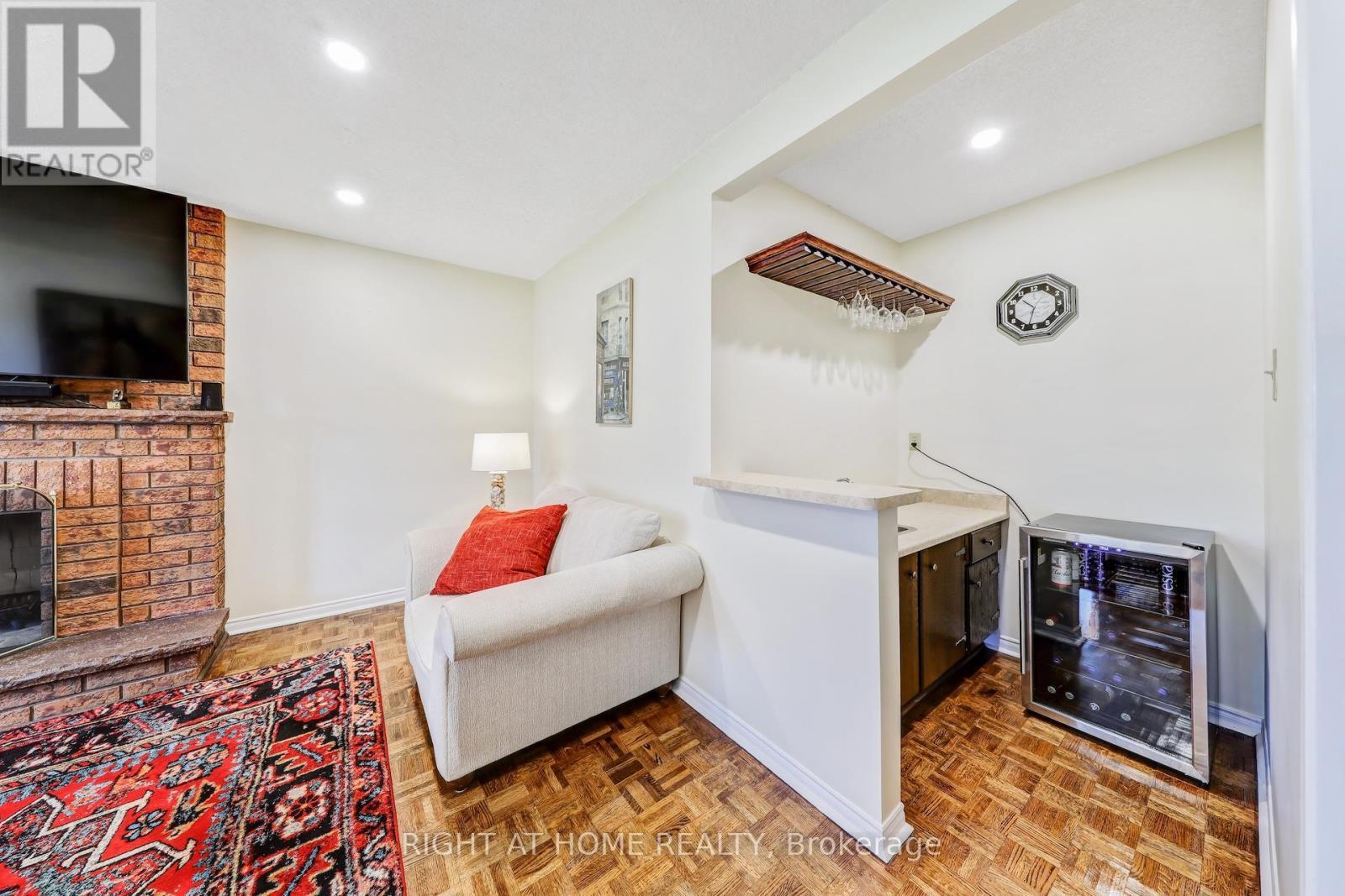 












4341 IDLEWILDE CRESCENT

,
Mississauga (Central Erin Mills),




Ontario
L5M4E2

