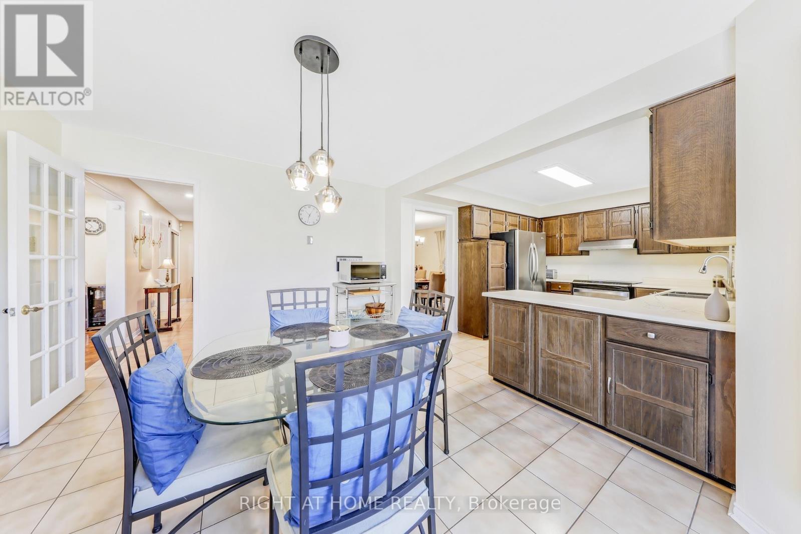 












4341 IDLEWILDE CRESCENT

,
Mississauga (Central Erin Mills),




Ontario
L5M4E2

