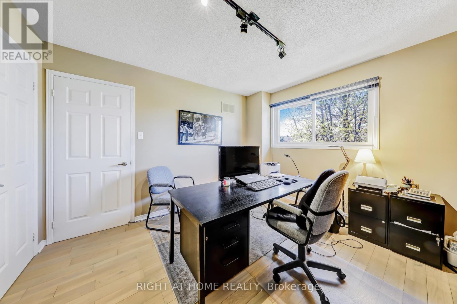 












4341 IDLEWILDE CRESCENT

,
Mississauga (Central Erin Mills),




Ontario
L5M4E2

