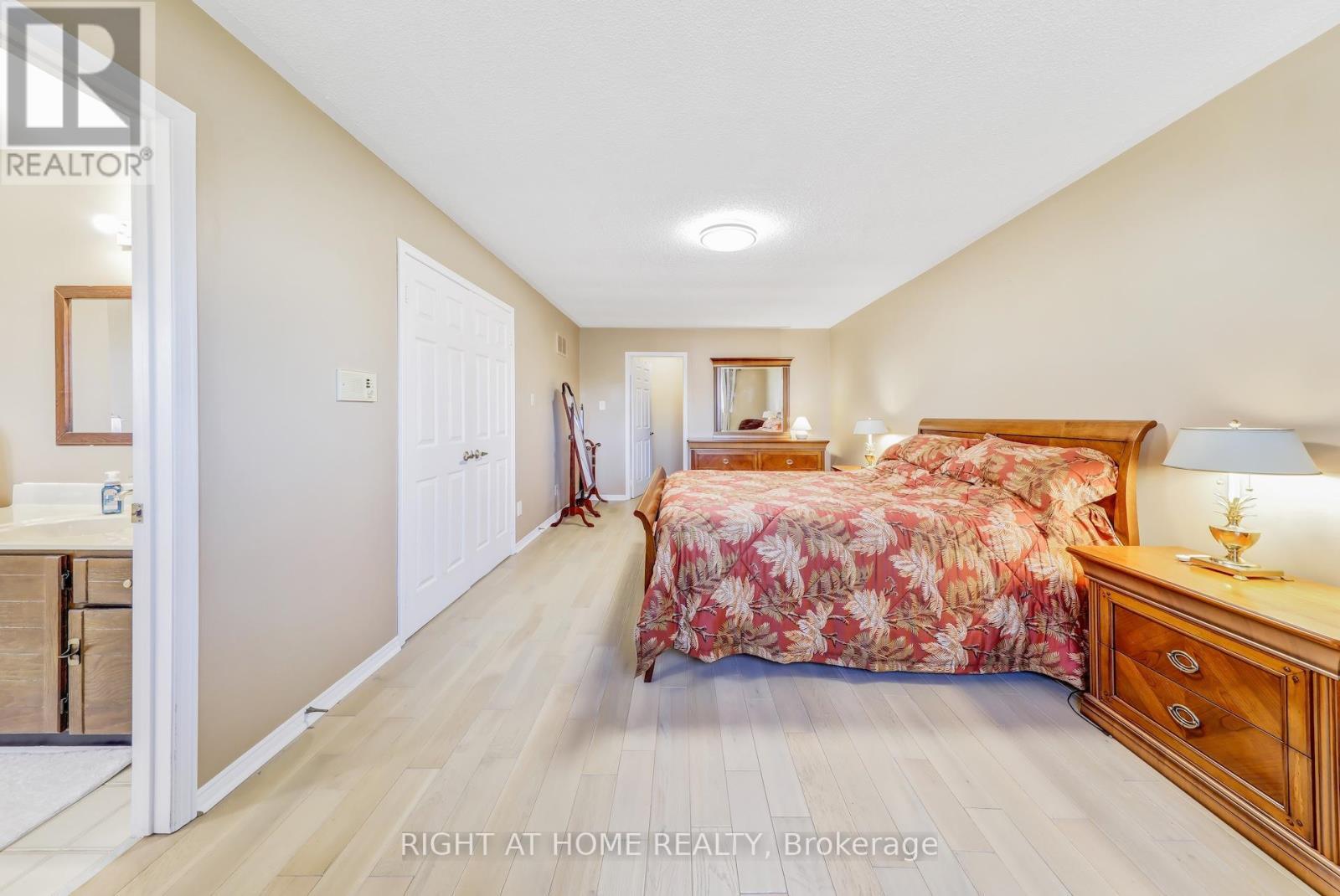 












4341 IDLEWILDE CRESCENT

,
Mississauga (Central Erin Mills),




Ontario
L5M4E2

