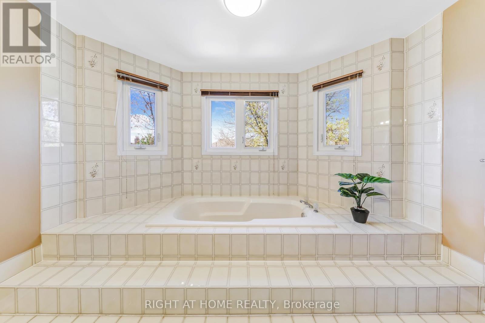 












4341 IDLEWILDE CRESCENT

,
Mississauga (Central Erin Mills),




Ontario
L5M4E2

