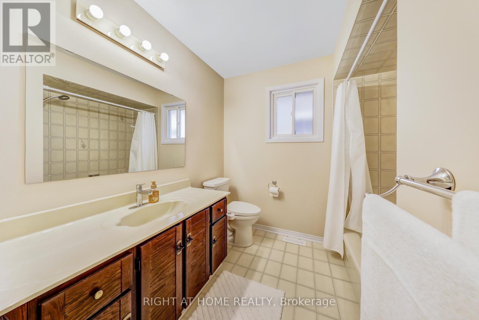 












4341 IDLEWILDE CRESCENT

,
Mississauga (Central Erin Mills),




Ontario
L5M4E2

