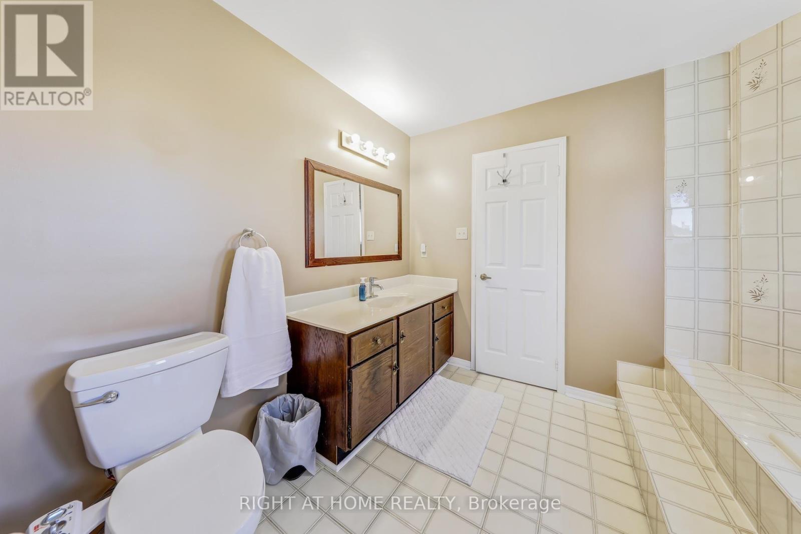 












4341 IDLEWILDE CRESCENT

,
Mississauga (Central Erin Mills),




Ontario
L5M4E2

