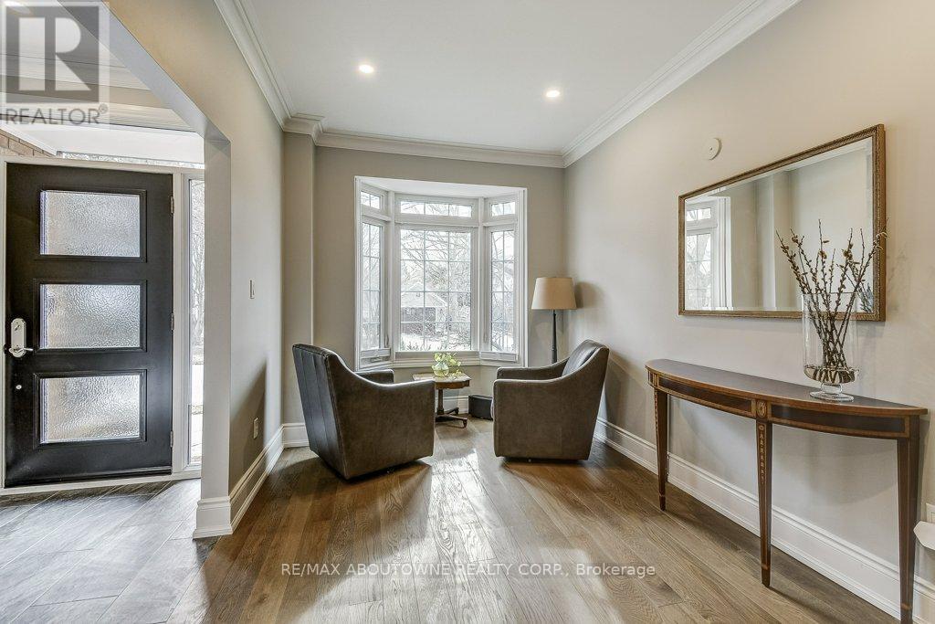 












21 CHISHOLM STREET

,
Oakville (CO Central),




Ontario
L6K3W2

