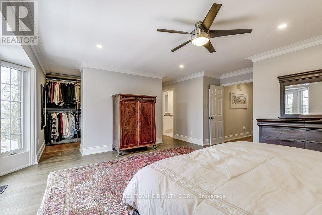 












21 CHISHOLM STREET

,
Oakville (CO Central),




Ontario
L6K3W2

