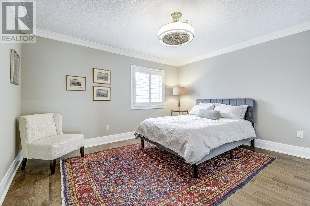 












21 CHISHOLM STREET

,
Oakville (CO Central),




Ontario
L6K3W2

