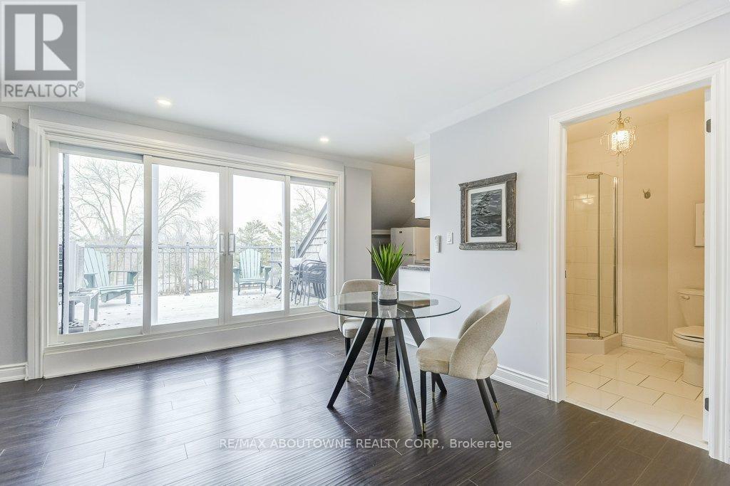 












21 CHISHOLM STREET

,
Oakville (CO Central),




Ontario
L6K3W2

