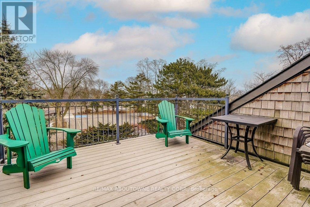












21 CHISHOLM STREET

,
Oakville (CO Central),




Ontario
L6K3W2

