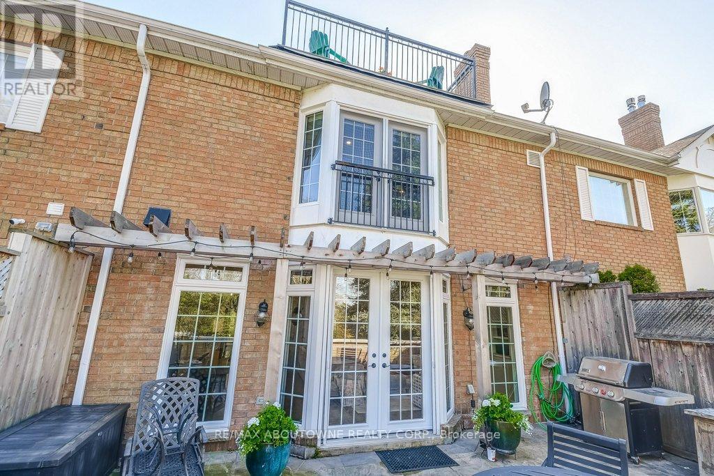 












21 CHISHOLM STREET

,
Oakville (CO Central),




Ontario
L6K3W2

