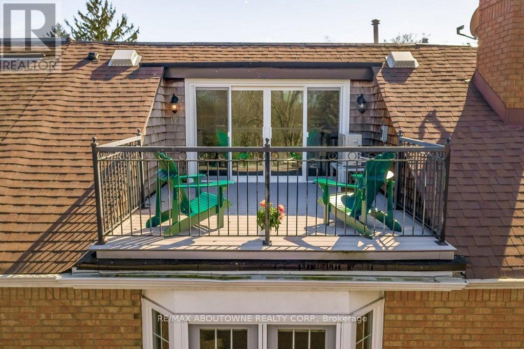 












21 CHISHOLM STREET

,
Oakville (CO Central),




Ontario
L6K3W2

