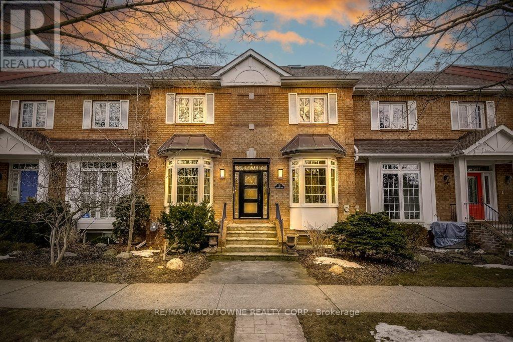 












21 CHISHOLM STREET

,
Oakville (CO Central),




Ontario
L6K3W2


