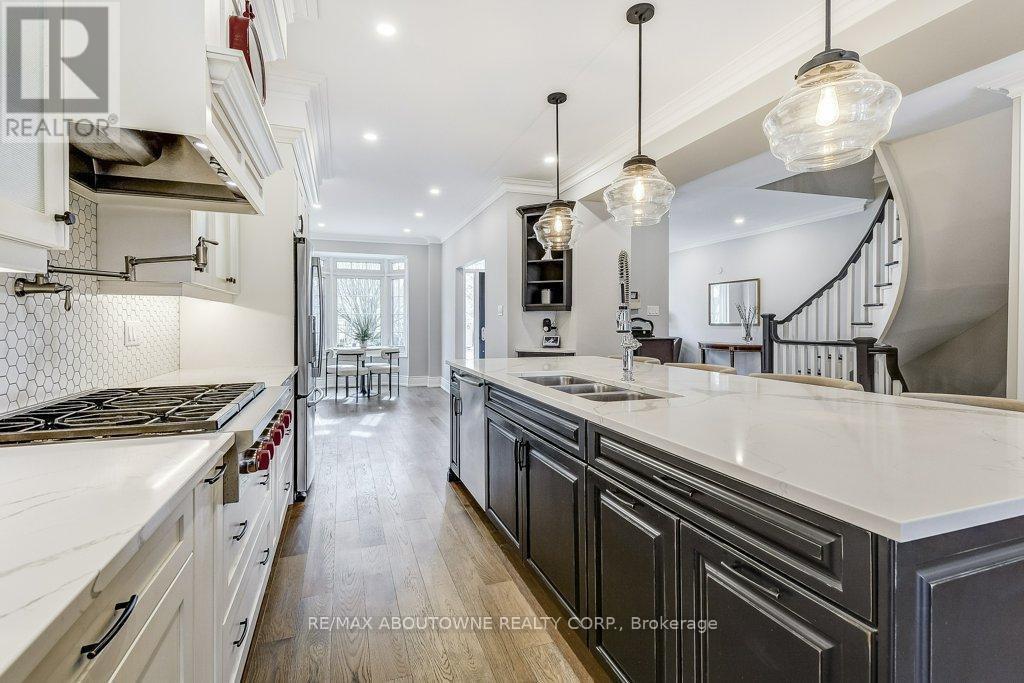 












21 CHISHOLM STREET

,
Oakville (CO Central),




Ontario
L6K3W2

