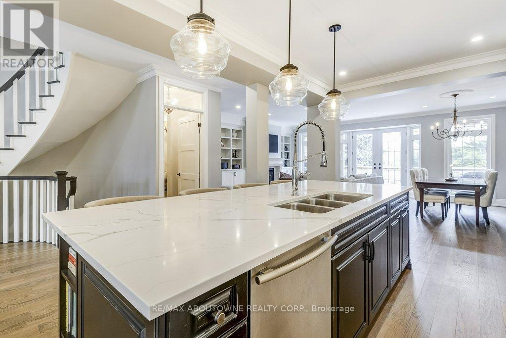 












21 CHISHOLM STREET

,
Oakville (CO Central),




Ontario
L6K3W2

