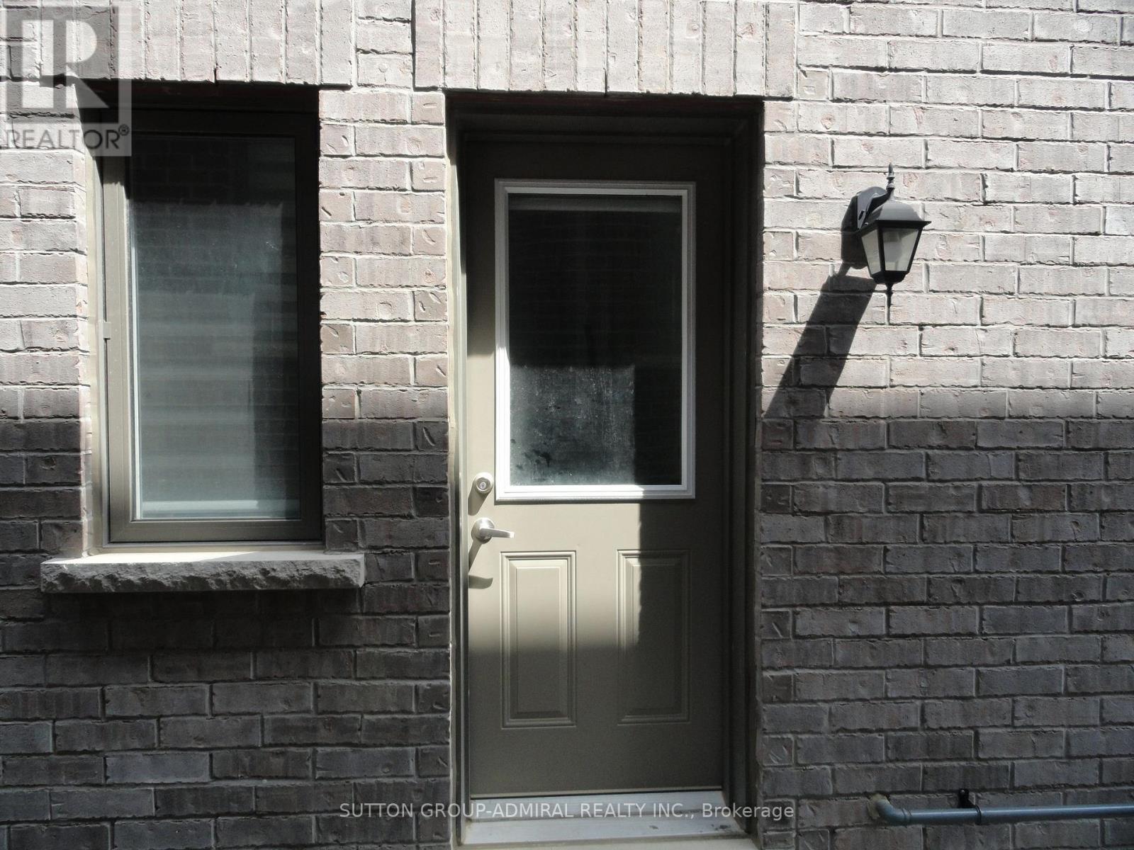 












37 JURA CRESCENT

,
Brampton (Toronto Gore Rural Estate),




Ontario
L6P0J4

