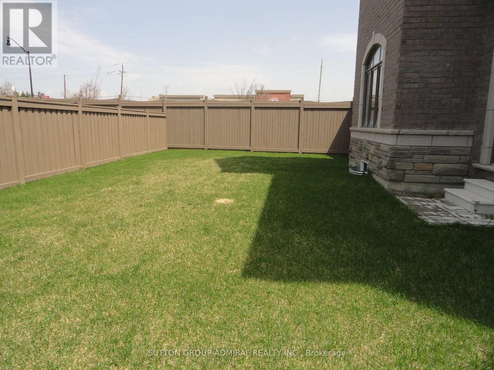












37 JURA CRESCENT

,
Brampton (Toronto Gore Rural Estate),




Ontario
L6P0J4

