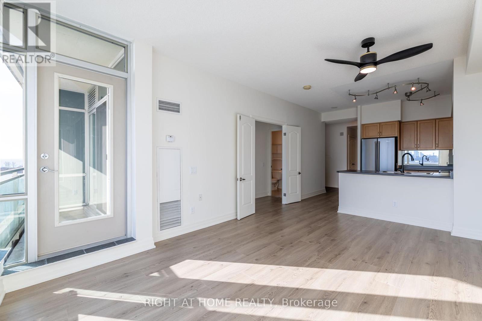 












1102 - 5 MARINE PARADE DRIVE

,
Toronto (Mimico),




Ontario
M8V4B4

