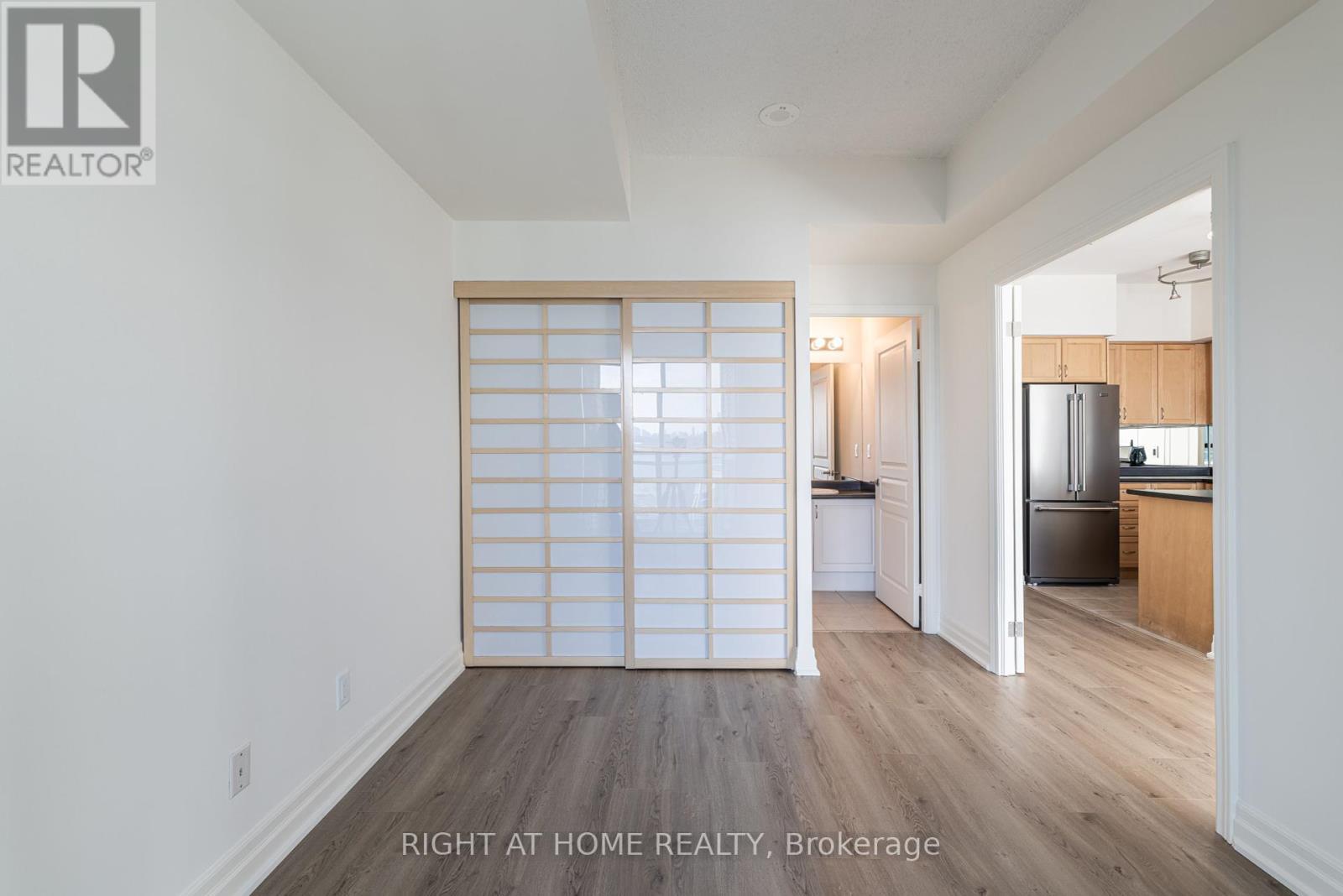 












1102 - 5 MARINE PARADE DRIVE

,
Toronto (Mimico),




Ontario
M8V4B4

