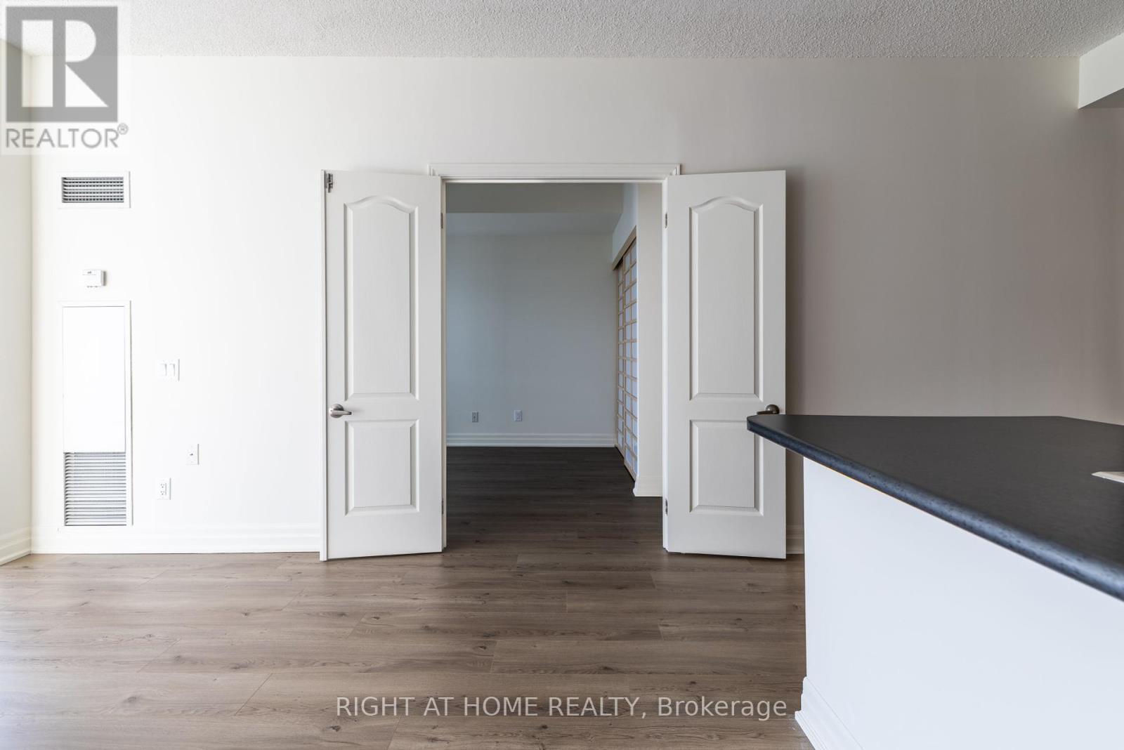 












1102 - 5 MARINE PARADE DRIVE

,
Toronto (Mimico),




Ontario
M8V4B4

