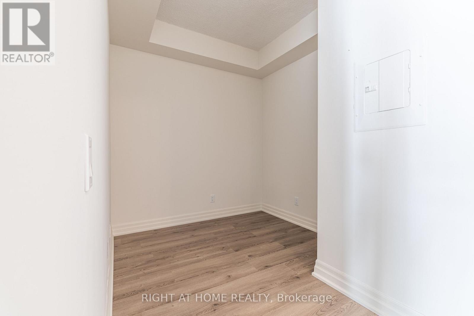












1102 - 5 MARINE PARADE DRIVE

,
Toronto (Mimico),




Ontario
M8V4B4

