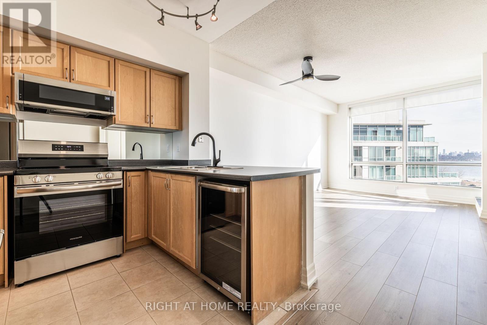 












1102 - 5 MARINE PARADE DRIVE

,
Toronto (Mimico),




Ontario
M8V4B4

