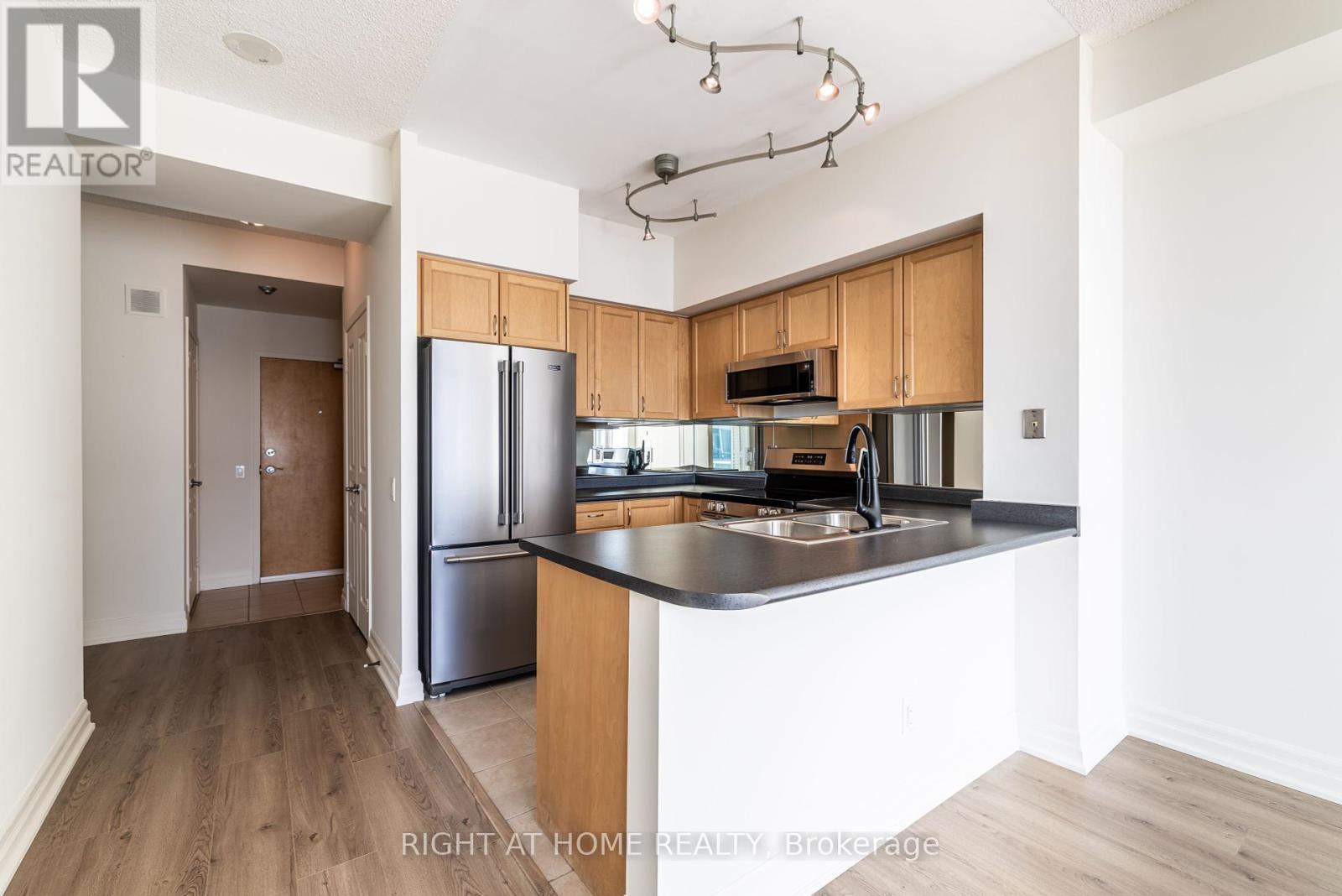 












1102 - 5 MARINE PARADE DRIVE

,
Toronto (Mimico),




Ontario
M8V4B4

