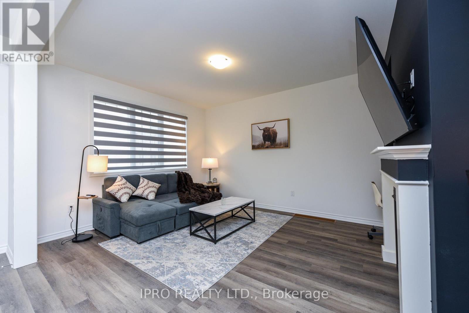 












1217 FERGUSON DRIVE

,
Milton (BW Bowes),




Ontario
L9T7V8

