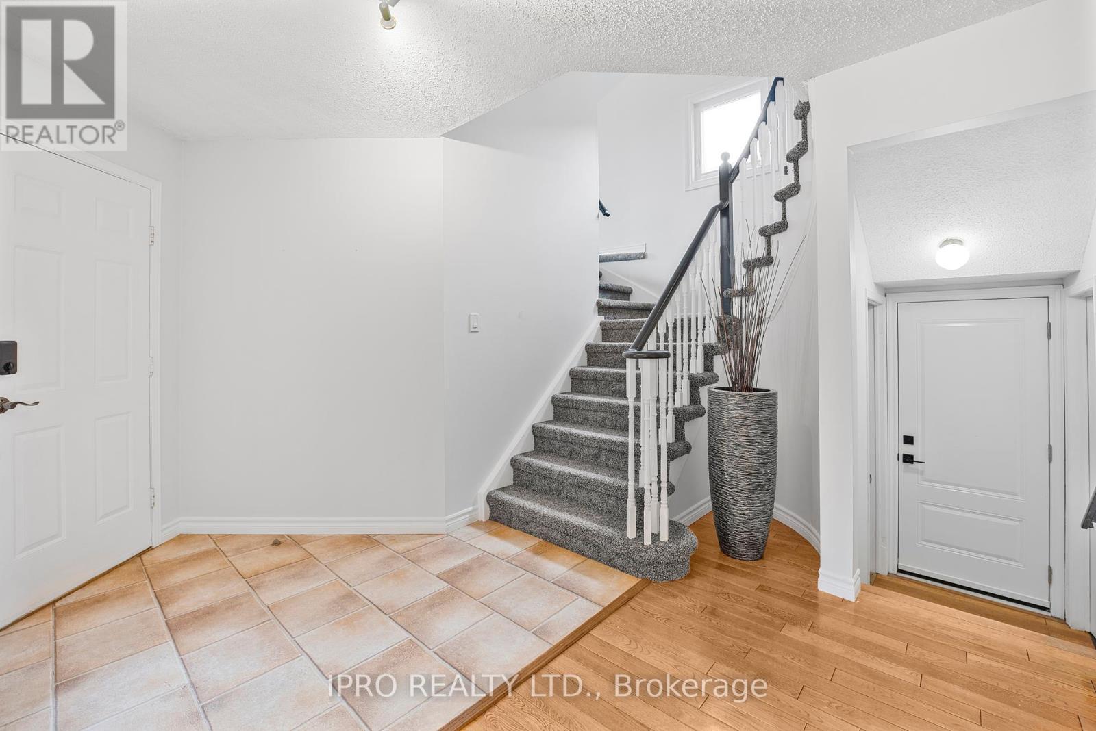 












6811 EDENWOOD DRIVE

,
Mississauga (Meadowvale),




Ontario
L5N3X9

