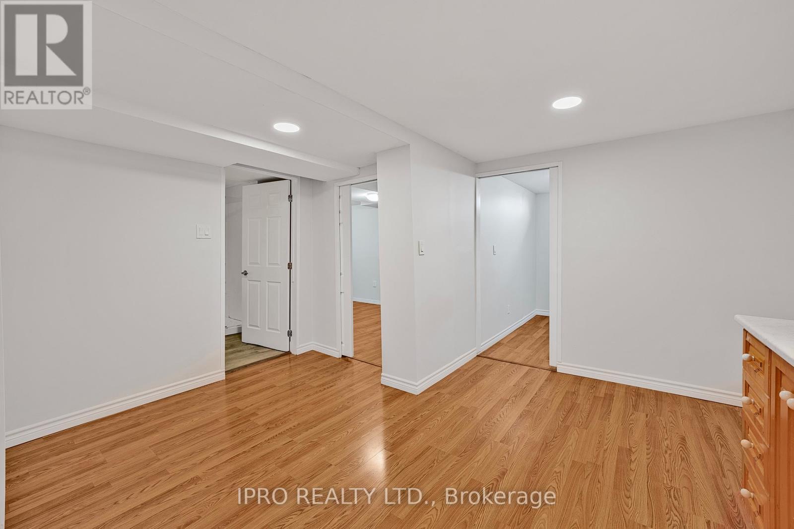 












6811 EDENWOOD DRIVE

,
Mississauga (Meadowvale),




Ontario
L5N3X9

