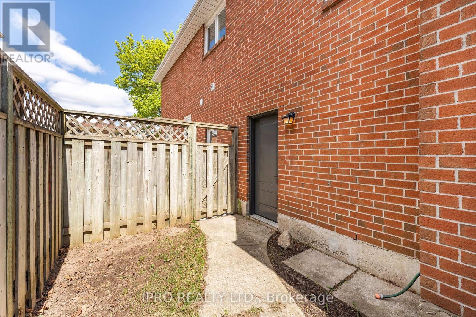 












6811 EDENWOOD DRIVE

,
Mississauga (Meadowvale),




Ontario
L5N3X9

