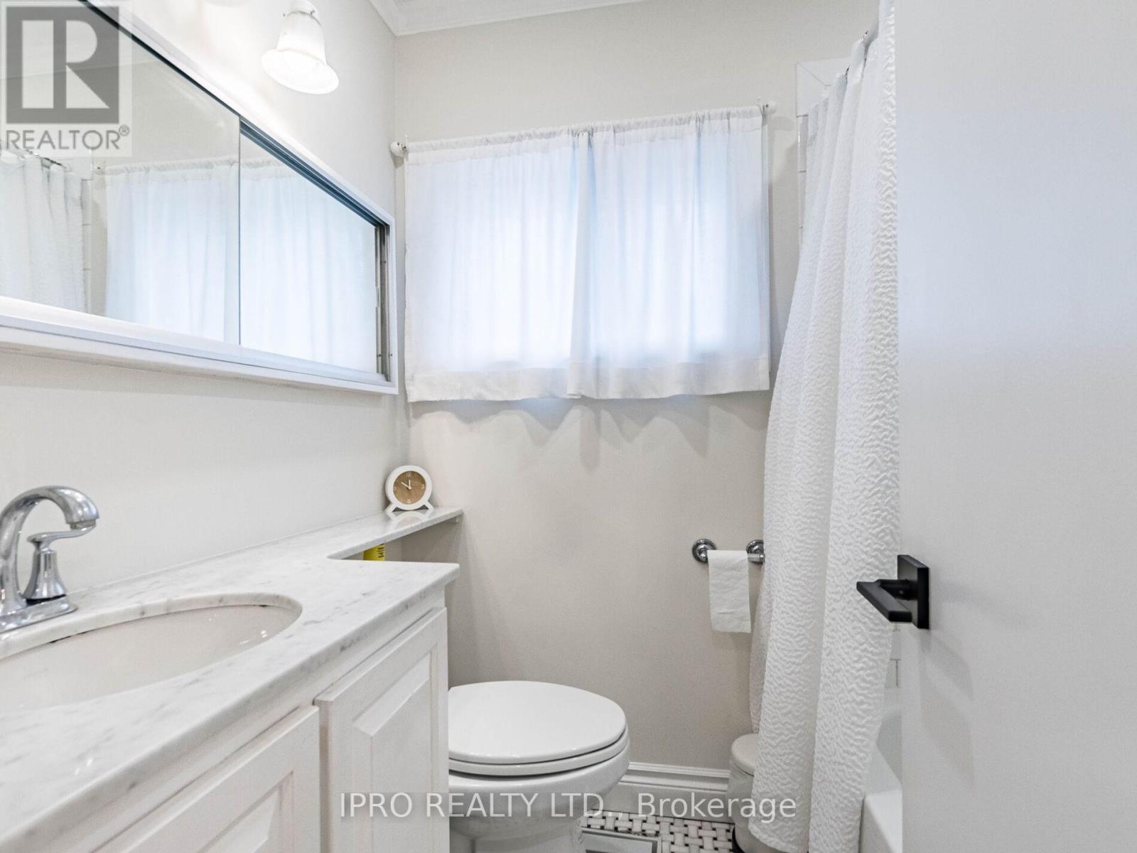 












2564 LUNDIGAN DRIVE

,
Mississauga (Clarkson),




Ontario
L5J3W1

