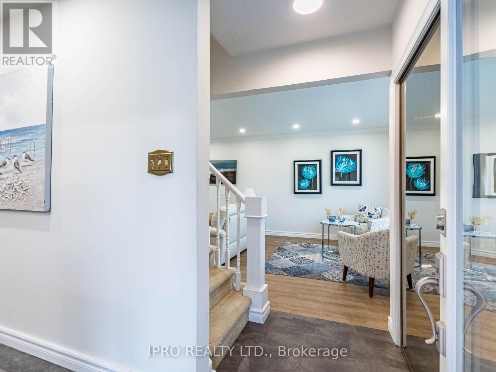 












2564 LUNDIGAN DRIVE

,
Mississauga (Clarkson),




Ontario
L5J3W1

