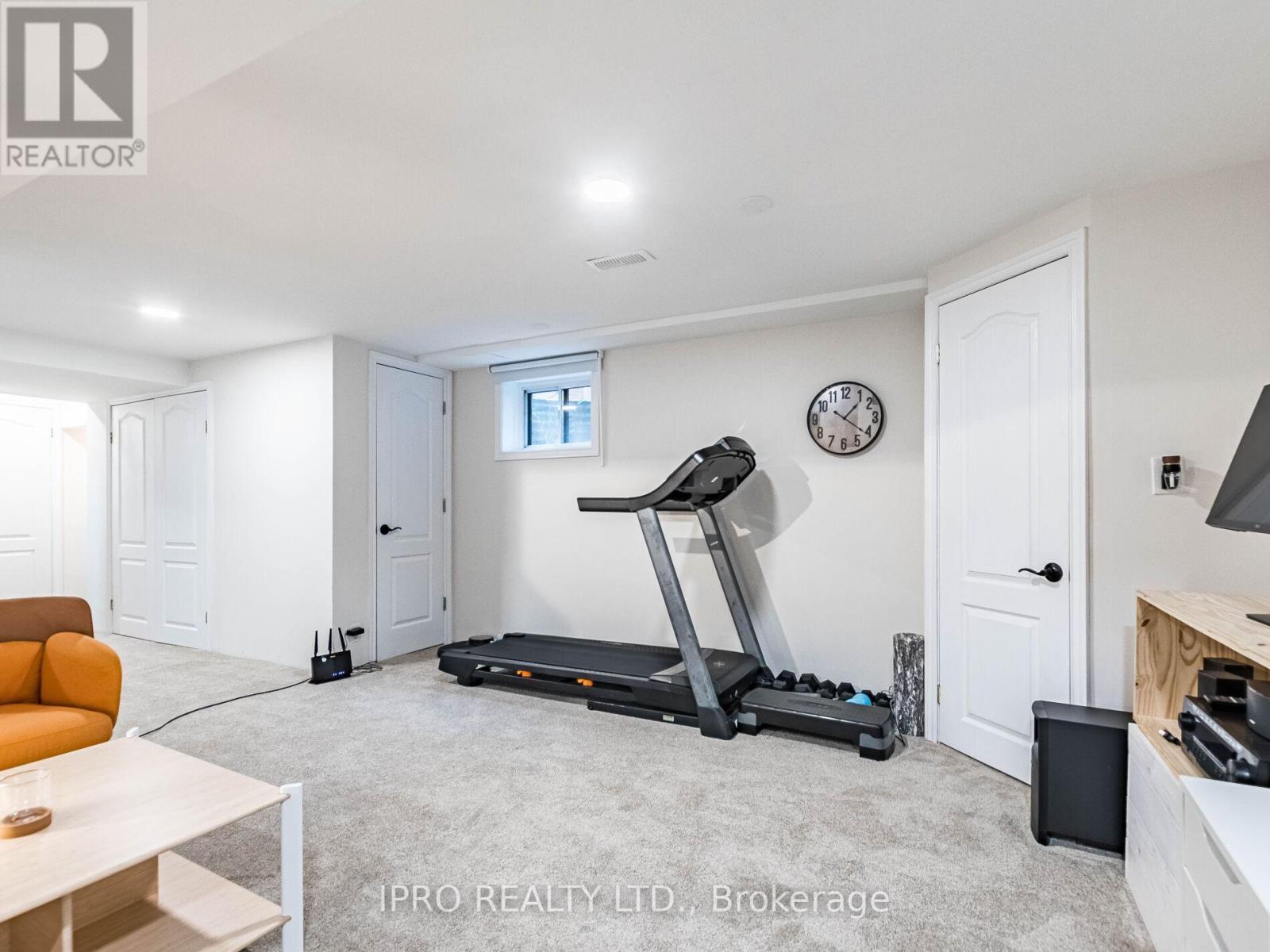 












2564 LUNDIGAN DRIVE

,
Mississauga (Clarkson),




Ontario
L5J3W1

