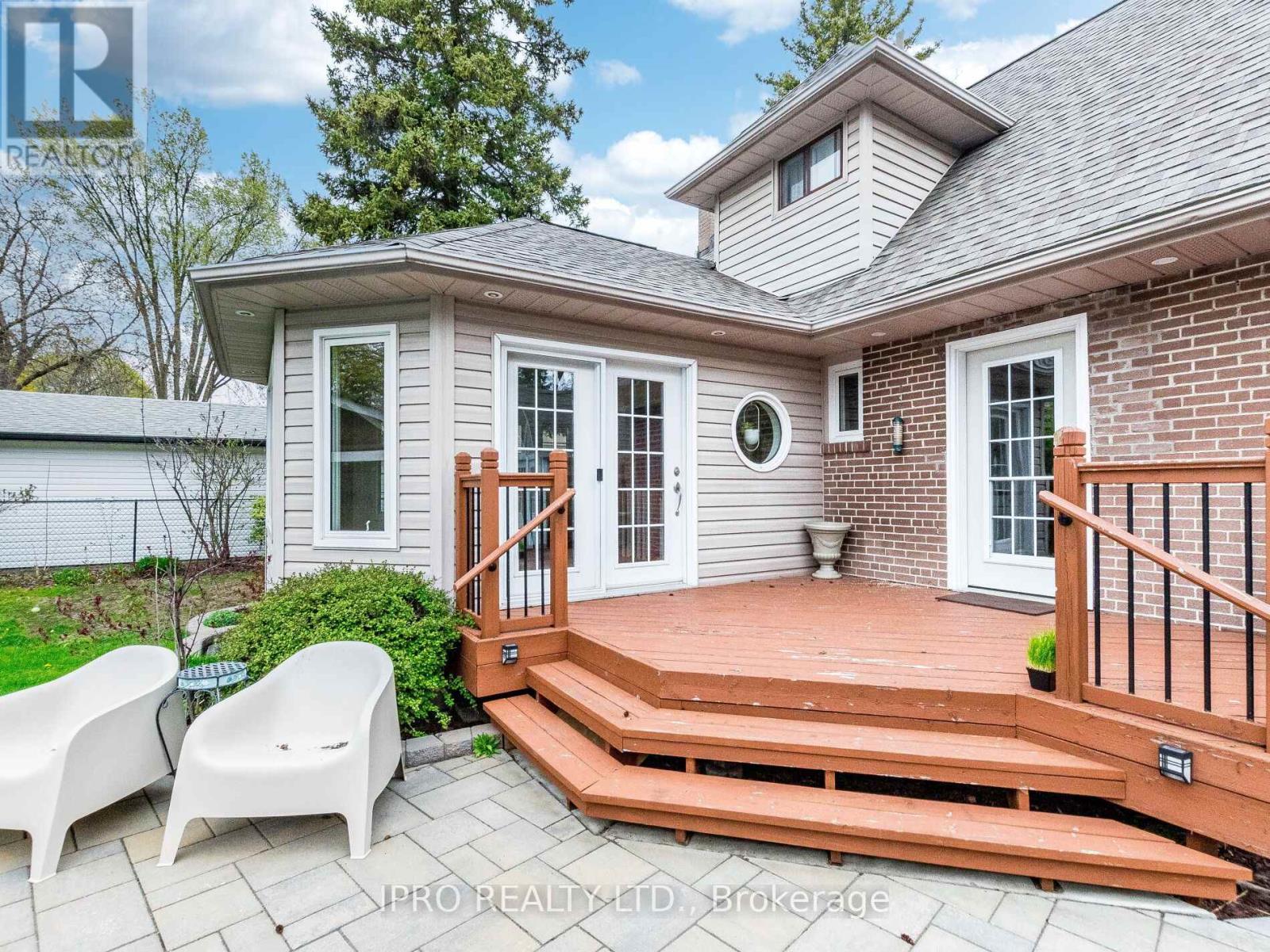 












2564 LUNDIGAN DRIVE

,
Mississauga (Clarkson),




Ontario
L5J3W1

