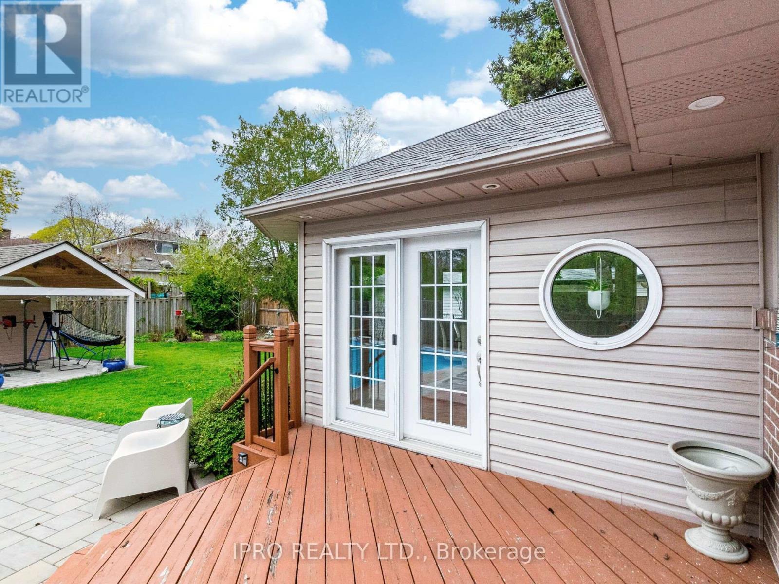 












2564 LUNDIGAN DRIVE

,
Mississauga (Clarkson),




Ontario
L5J3W1

